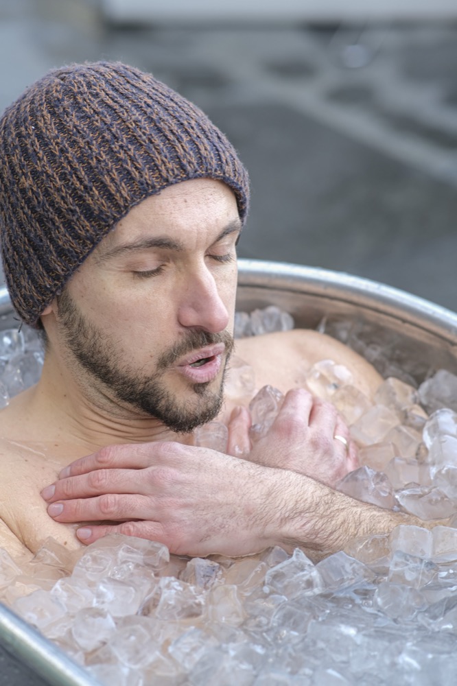 Kältereiz-Therapie im Eisbad bei den Biohacking Days